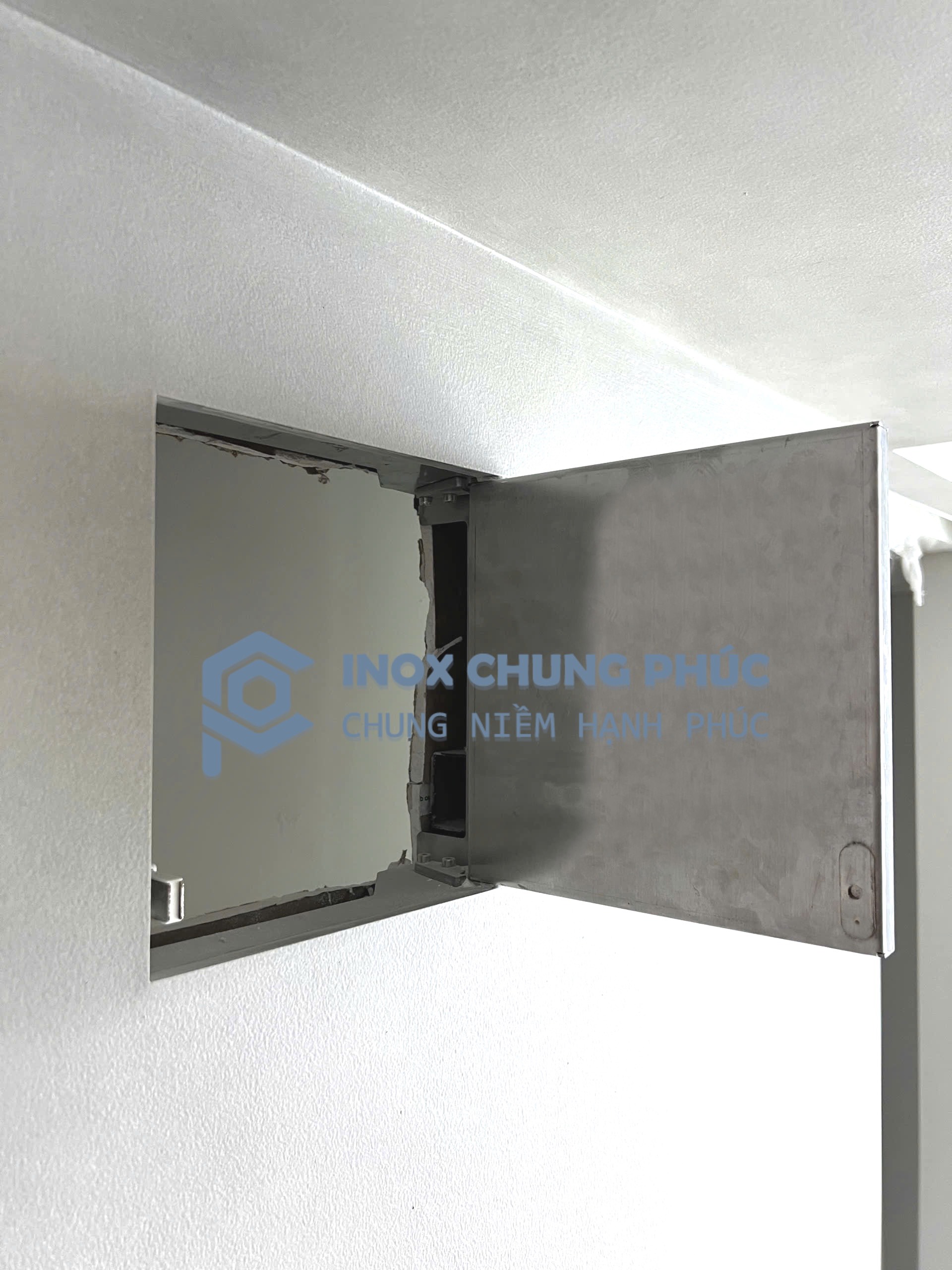 Cửa thăm hộp kỹ thuật có nút nhấn mở